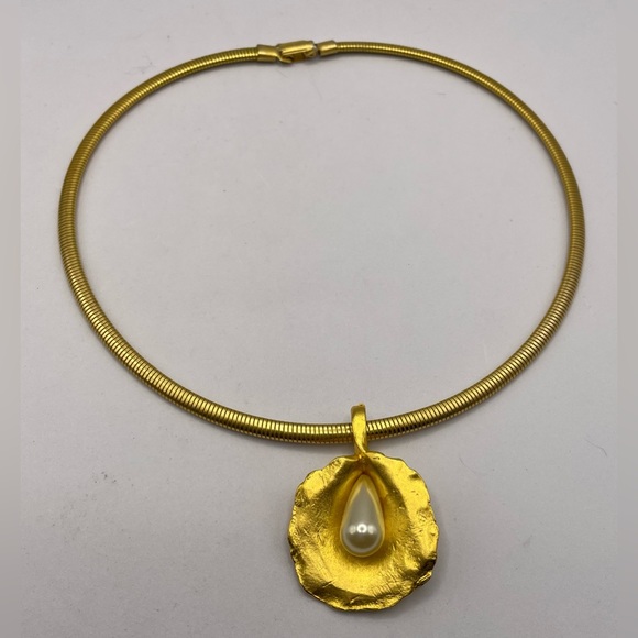Source Unknown Jewelry - ON SALE 30% OFF Unique Gold Tone Necklace Flower Pendant Faux Pearl Center